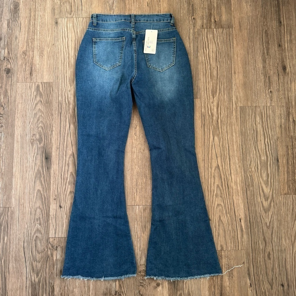 NWT Color Collections Flare Leg Distressed Ripped Jeans Large - Picture 5 of 7